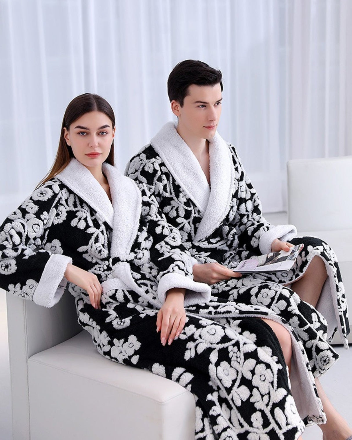 Floral Fleece Bathrobe  Black and White Blossom Pattern - Product detail 4